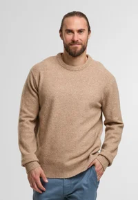 INDICODE JEANS beige knit sweater on model