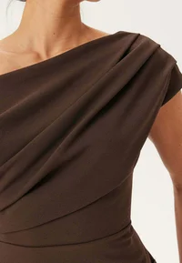 Draped asymmetric neckline of the Bubbleroom brown maxi dress