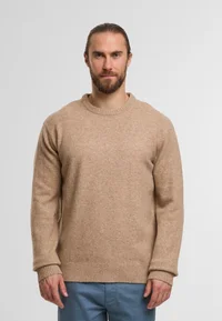 INDICODE JEANS beige knit sweater, front view on model