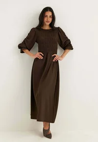 Bubbleroom LONG brown maxi dress on model